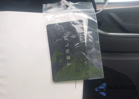 2023 Tesla Model Y Awd/Long Range Dual Motor All-Wheel Drive z USA, uszkodzony, nr VIN 7SAYGDEE8PF853318